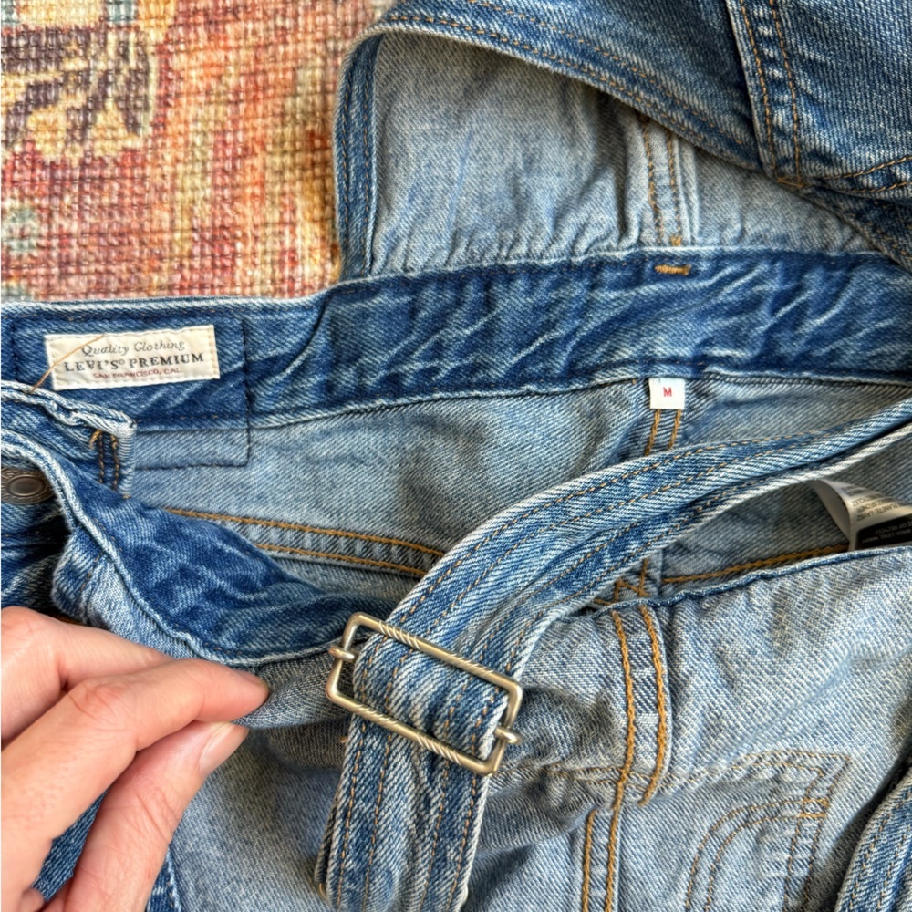 Levi’s Women’s Medium Dylan Blue Denim Overalls - Picture 9 of 13